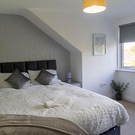 Spacious 15 Guest Home With 9 Beds In Shirley Solihull Exteriör bild