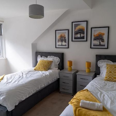 Spacious 15 Guest Home With 9 Beds In Shirley Solihull Exteriör bild