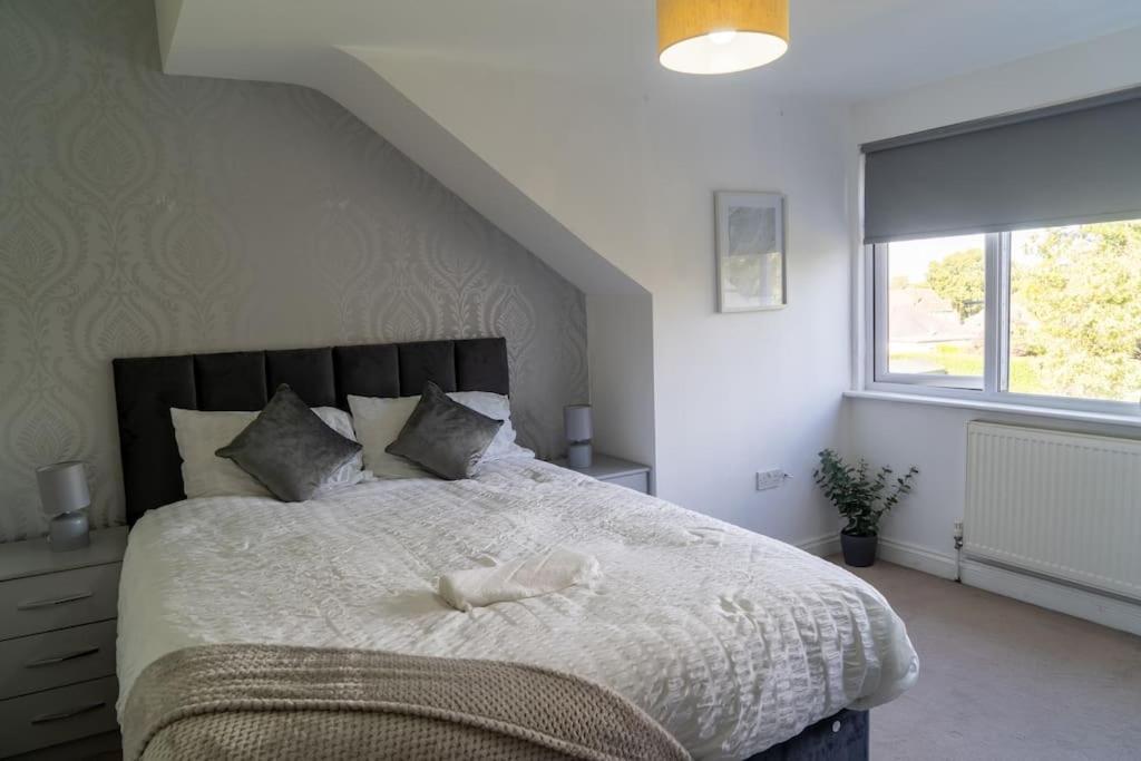 Spacious 15 Guest Home With 9 Beds In Shirley Solihull Exteriör bild