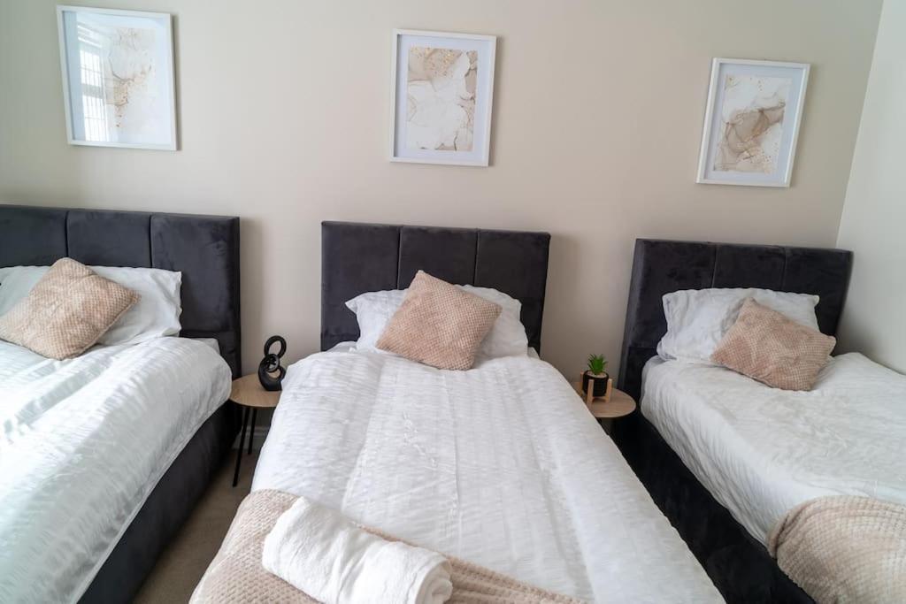 Spacious 15 Guest Home With 9 Beds In Shirley Solihull Exteriör bild