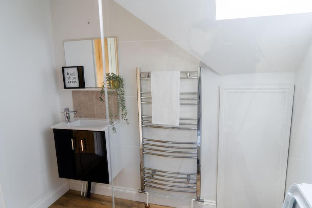 Spacious 15 Guest Home With 9 Beds In Shirley Solihull Exteriör bild