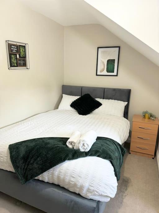 Spacious 15 Guest Home With 9 Beds In Shirley Solihull Exteriör bild