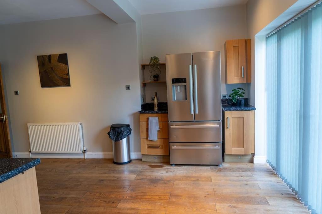 Spacious 15 Guest Home With 9 Beds In Shirley Solihull Exteriör bild