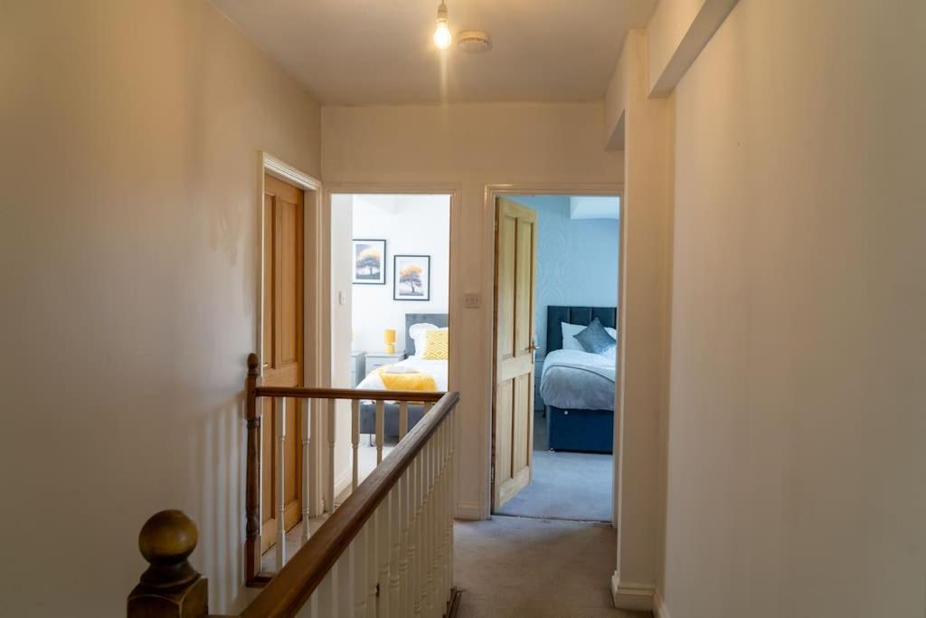 Spacious 15 Guest Home With 9 Beds In Shirley Solihull Exteriör bild