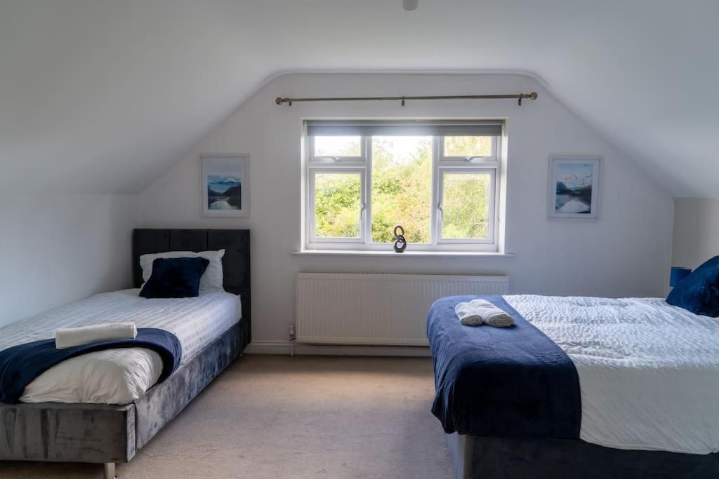 Spacious 15 Guest Home With 9 Beds In Shirley Solihull Exteriör bild