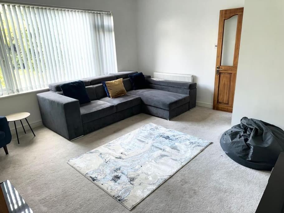 Spacious 15 Guest Home With 9 Beds In Shirley Solihull Exteriör bild
