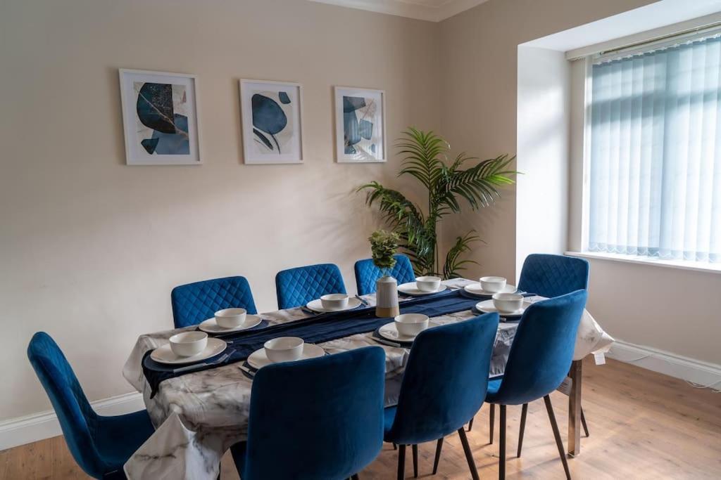 Spacious 15 Guest Home With 9 Beds In Shirley Solihull Exteriör bild
