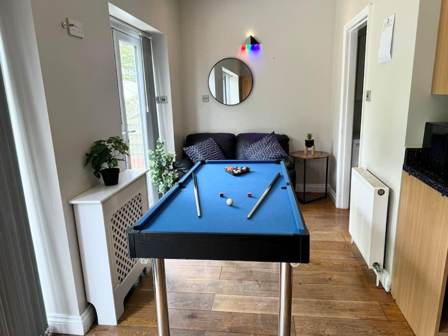 Spacious 15 Guest Home With 9 Beds In Shirley Solihull Exteriör bild