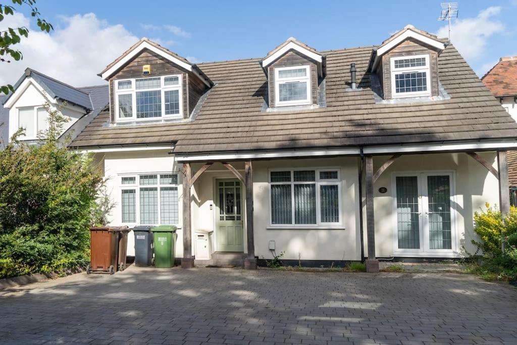 Spacious 15 Guest Home With 9 Beds In Shirley Solihull Exteriör bild